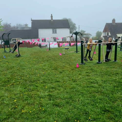 Photo Gallery Image - Young people showing how it's done